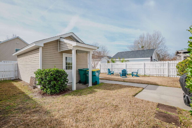 Building Photo - Furnished 3 Bedroom Home in Bluffton Park