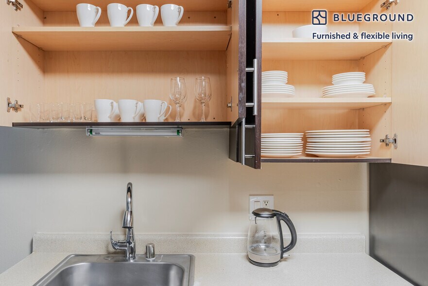 Building Photo - 788 Edgewater Blvd