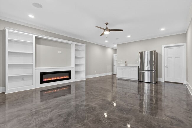 Building Photo - You can't beat this lakefront Clemson townhome! Brand New Construction!