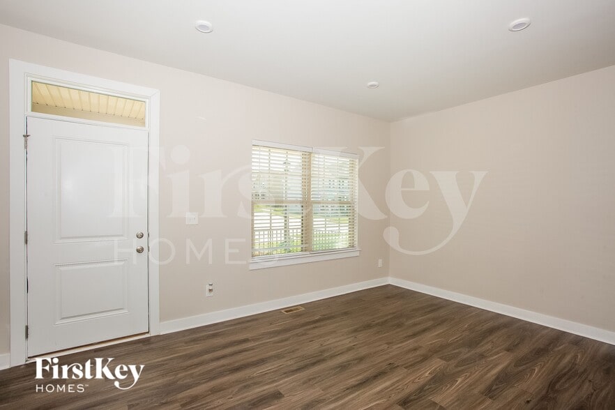 Building Photo - 1658 Scarbrough Cir SW