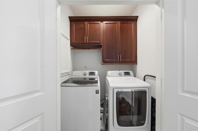 Building Photo - 214 W 28th St