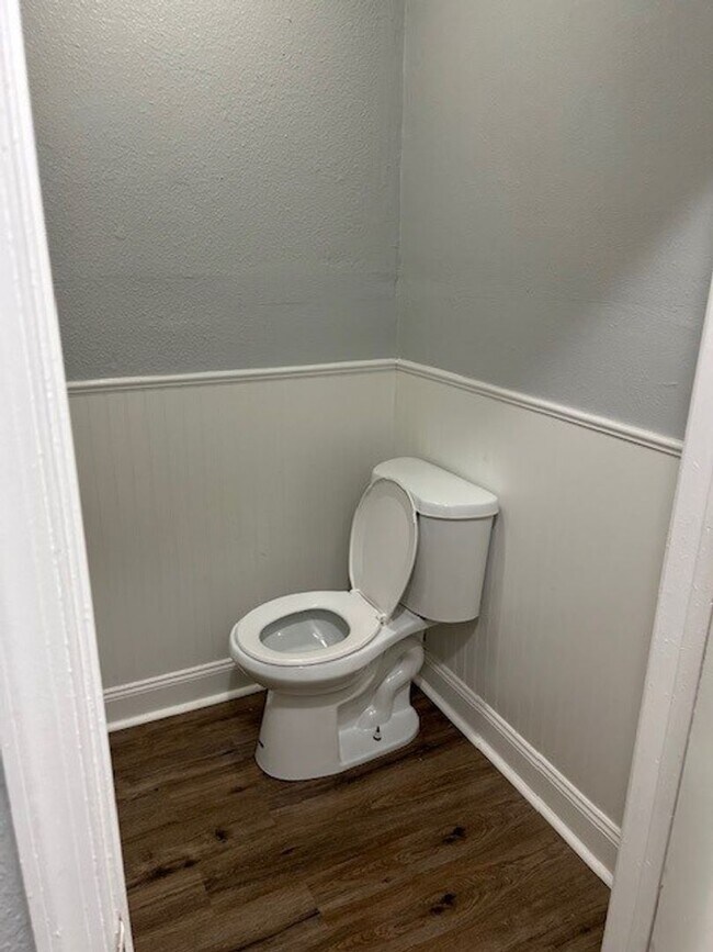 Building Photo - ***Newly renovated 3 BR 1.5BA /Water & Sewage included