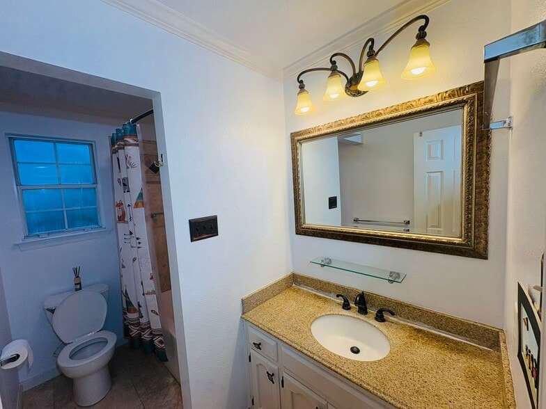 Building Photo - 14244 Teewood Ct