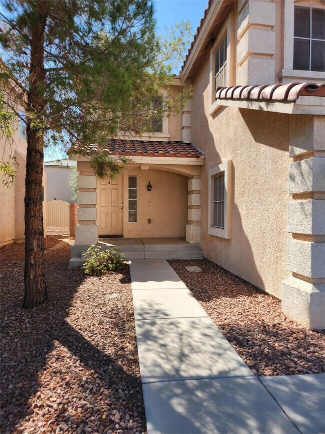 Building Photo - 3-Bed, 2.5-Bath Pet-Friendly Home with Fen...