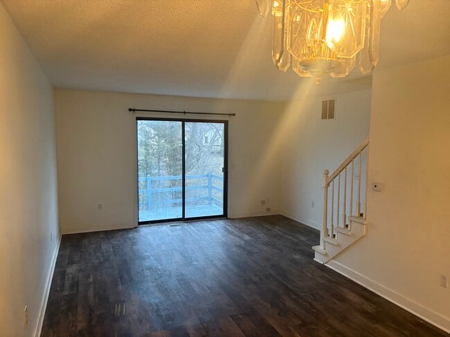 Building Photo - 5634 Robin Run