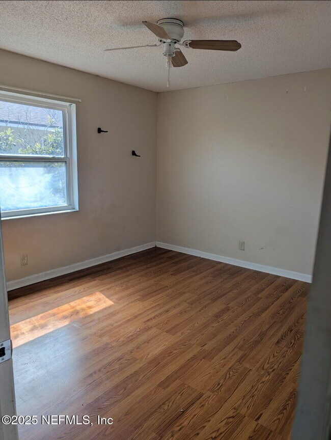 Building Photo - 408 13th Ave N