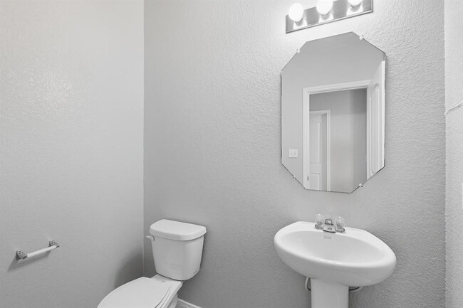 Building Photo - 261 Northern Flicker St