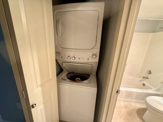 Building Photo - University District Condo