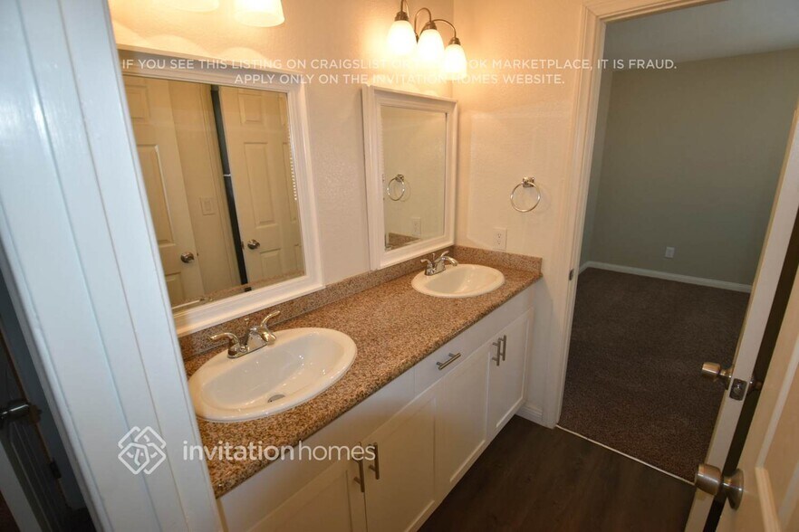 Building Photo - 6440 Silver Dawn Ln