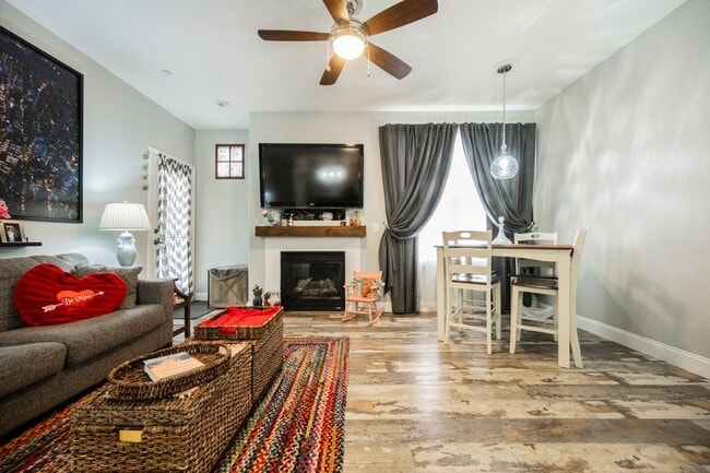 Building Photo - Beautiful 2 bedroom condo-North Las Vegas