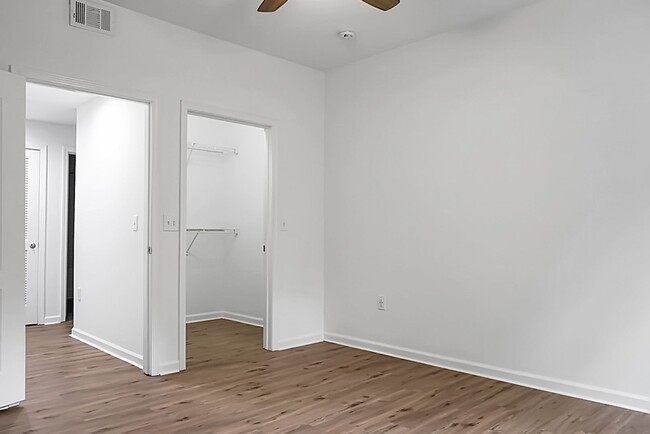 Building Photo - MOVE IN SPECIAL - 50% off First Month's Re...