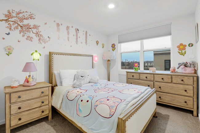 Building Photo - 1200 Lakepointe Dr