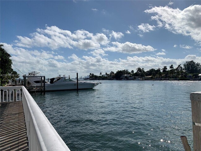 Building Photo - 1455 N Treasure Dr