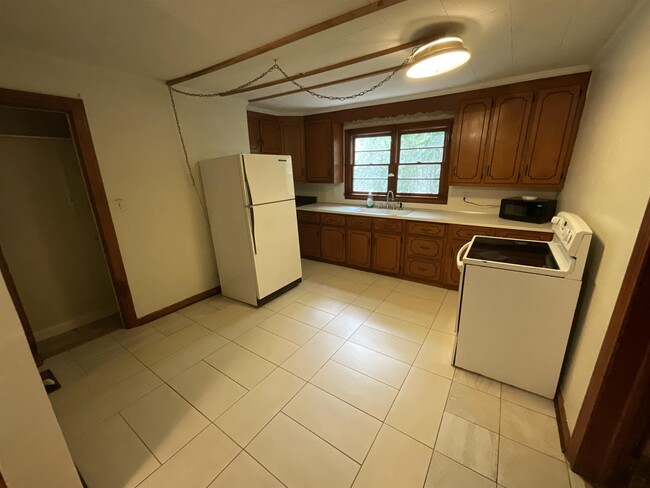 Building Photo - 28 St Mary Ave NW