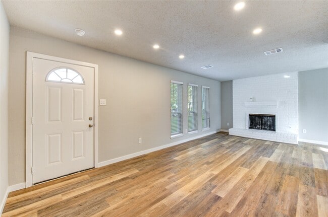 Building Photo - 7411 Trabajo Dr