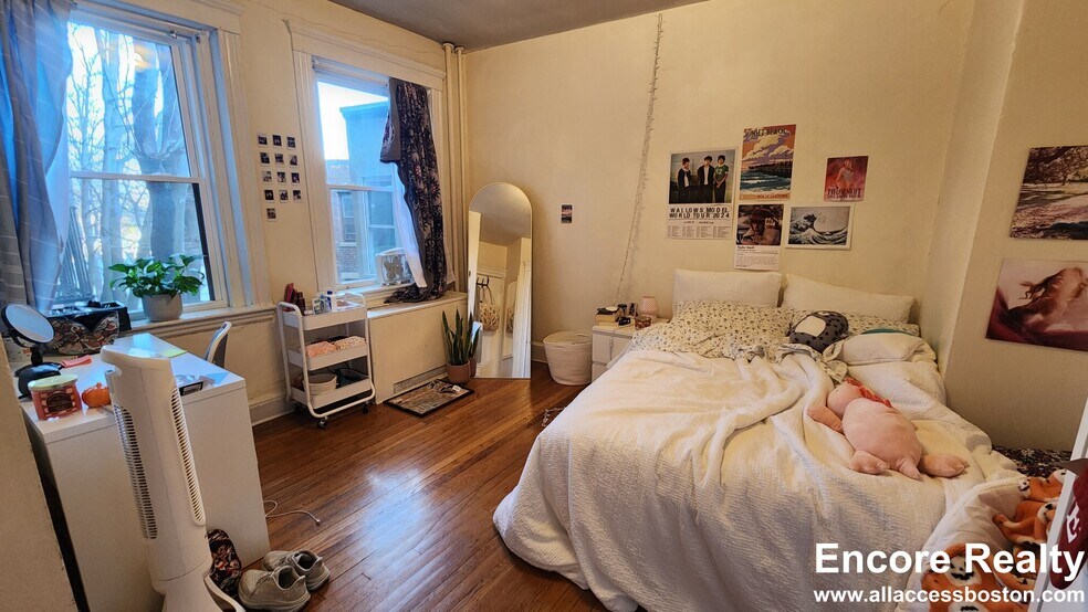 Building Photo - 1999 Commonwealth Ave