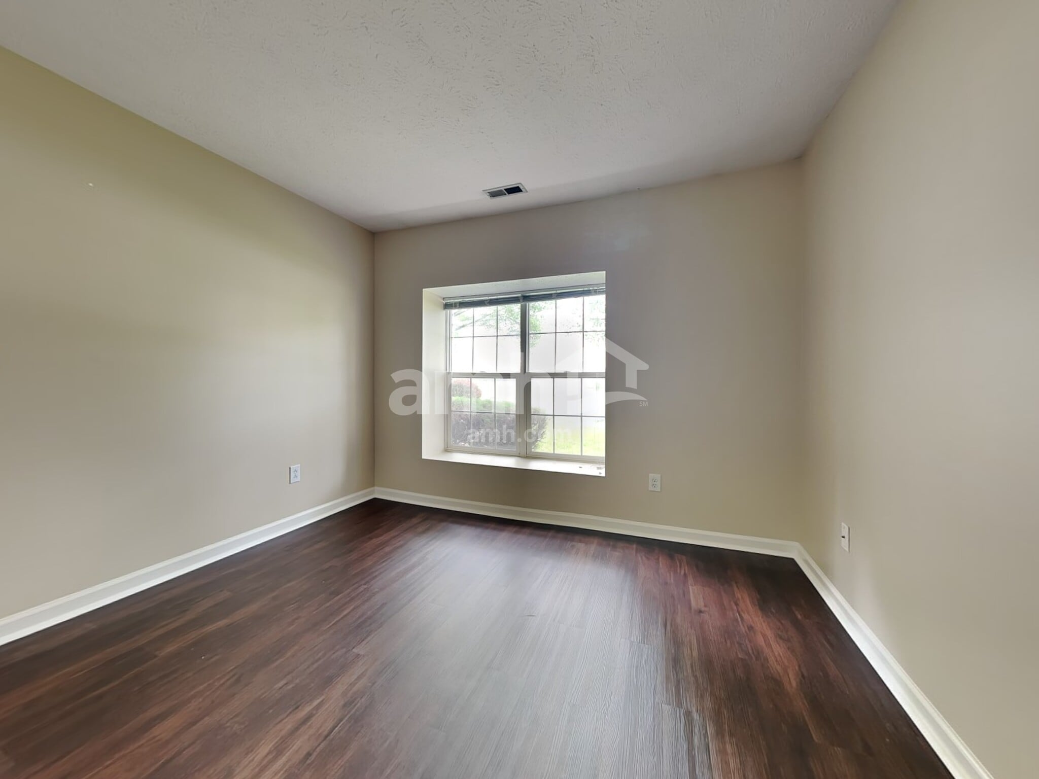 Building Photo - 3201 Creekshore Dr