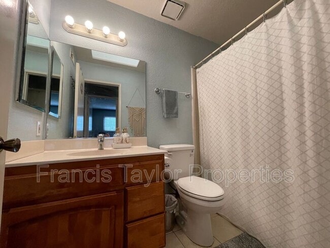 Building Photo - 2422 Teaberry Glen