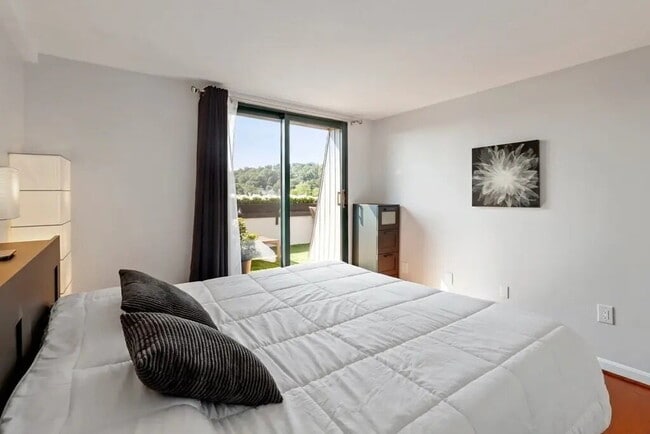 Building Photo - 59 Brainerd Rd