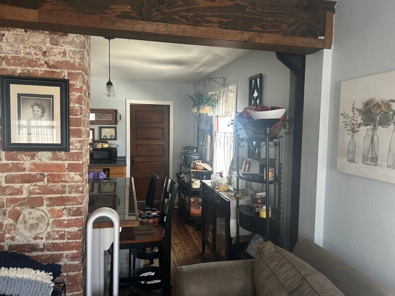 Building Photo - 9 Chestnut Ave