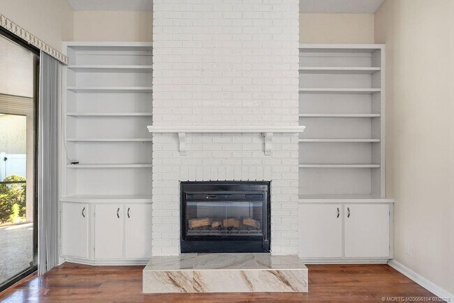 Building Photo - 2386 SW Creekside Dr