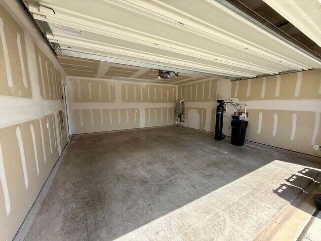 Building Photo - Beautiful 4 bedroom, 2 bathroom Home in Vida near Texas A&M San Antonio!