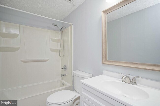 Building Photo - 53 Victoria Manor Ct