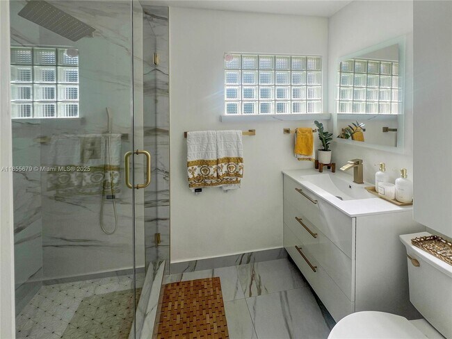 Building Photo - 4611 SW 82nd Ct