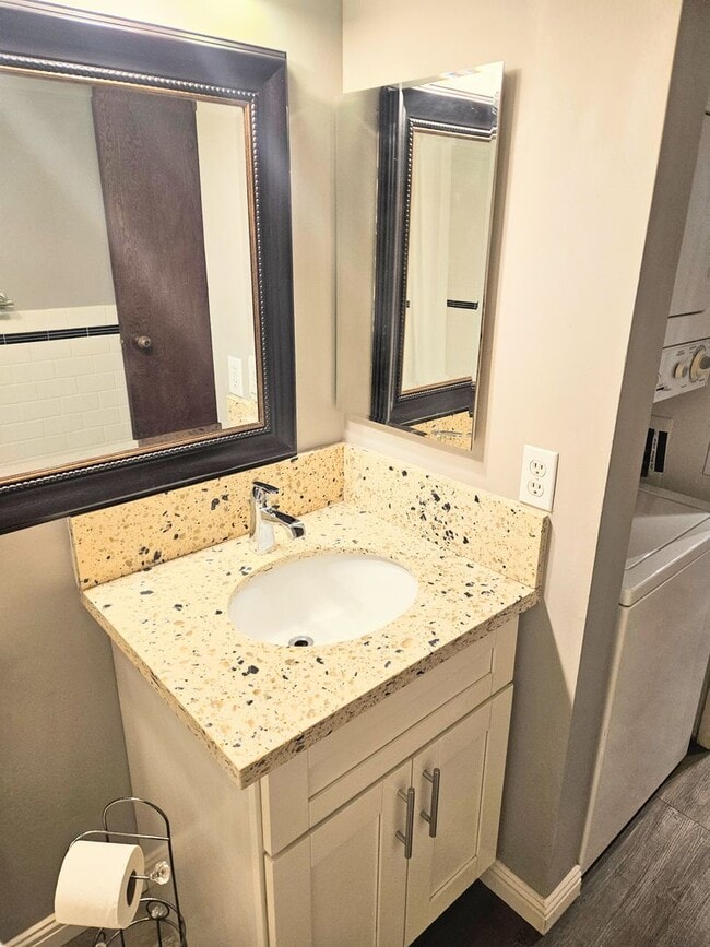 Building Photo - Nuuanu Brookside Studio Street Parking