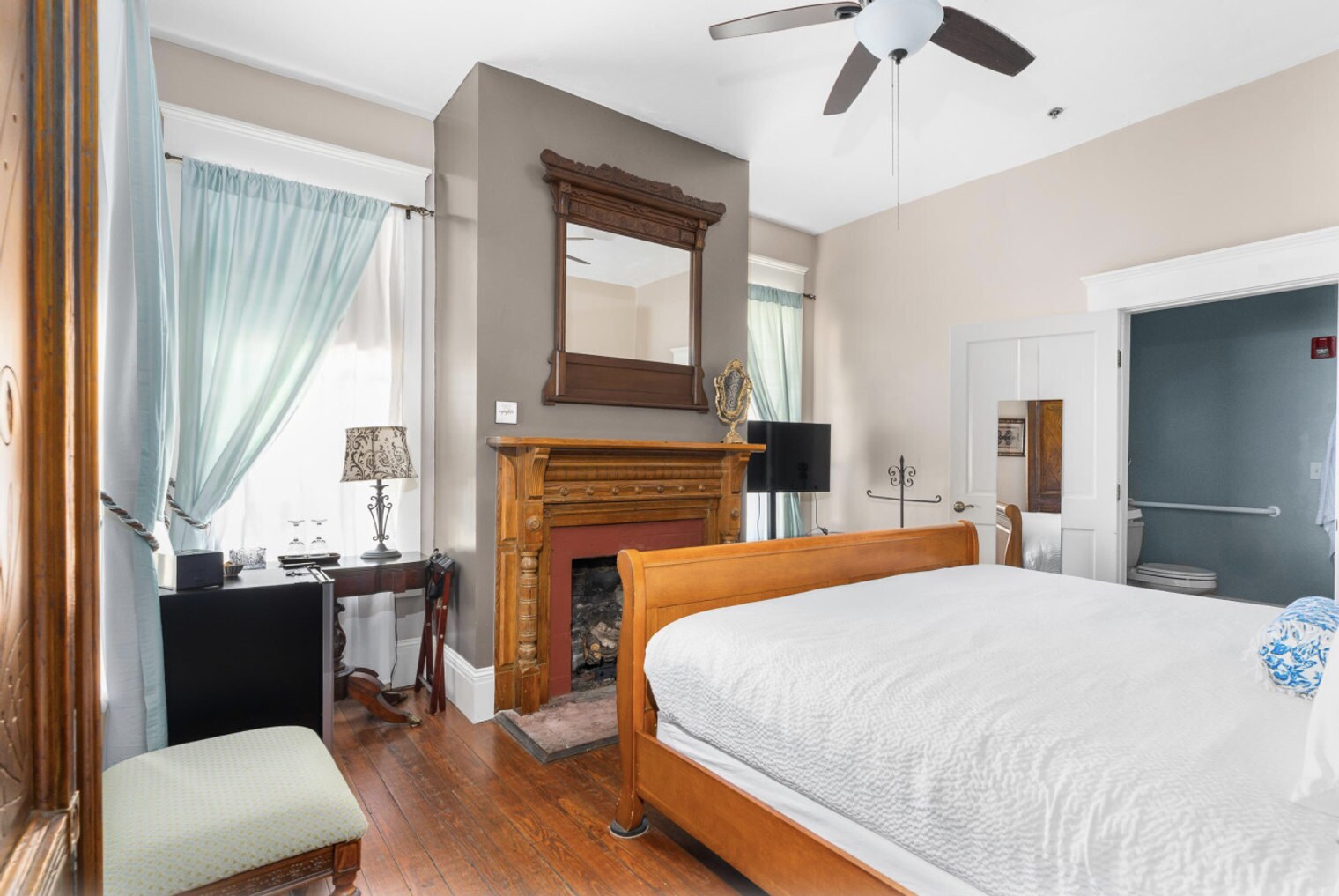 Building Photo - 221 SE 7th St