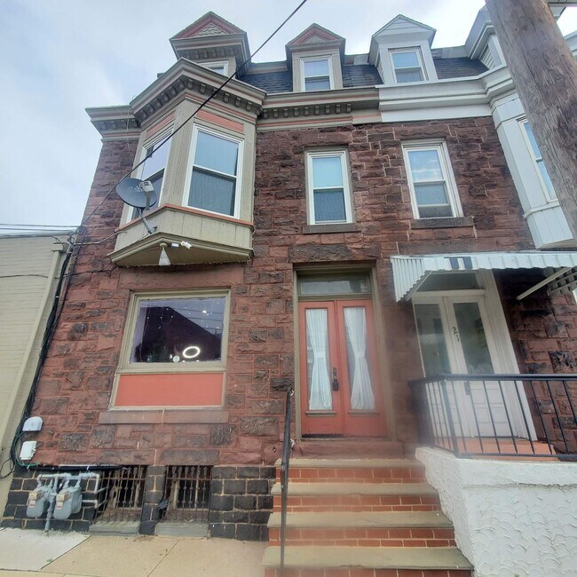 Primary Photo - 19 S 12th St