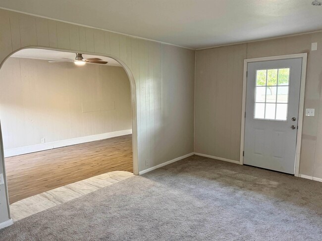 Building Photo - 2813 Roanoke Dr