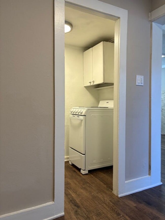 Building Photo - Historic Camp Bowie District | Cozy 1BD/1BA w/ Decorative Fireplace, Brand New Appliances & Unbea...