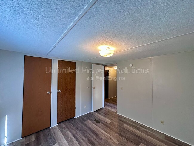 Building Photo - 9499 Wendi Dr NE