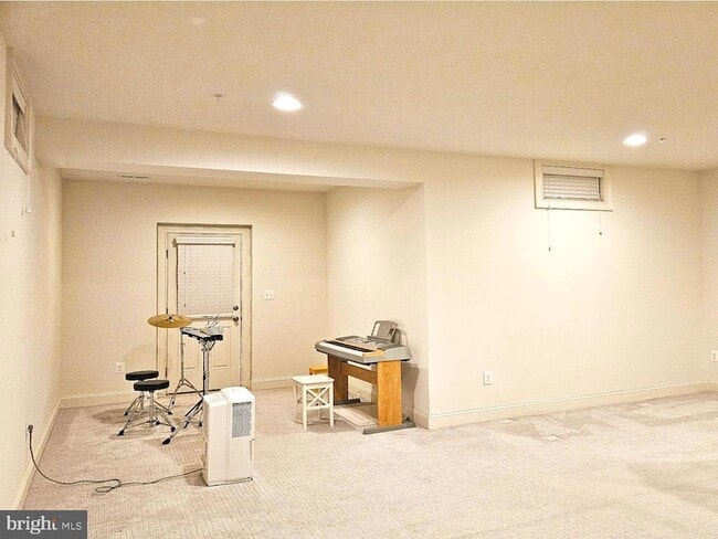 Building Photo - 3332 Burton Dr