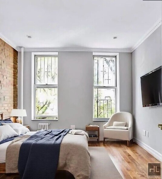 Primary Photo - East 10th Street