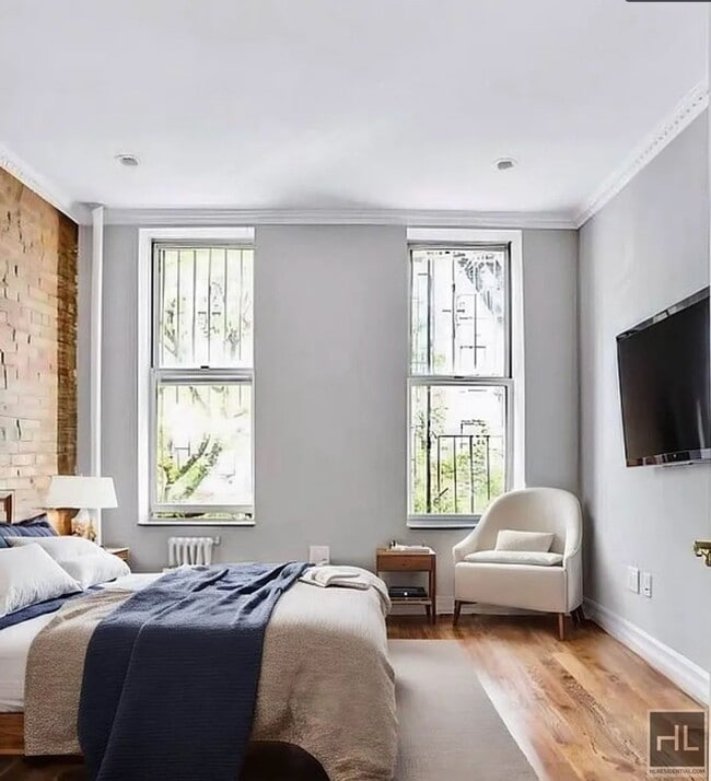 Building Photo - East 10th Street