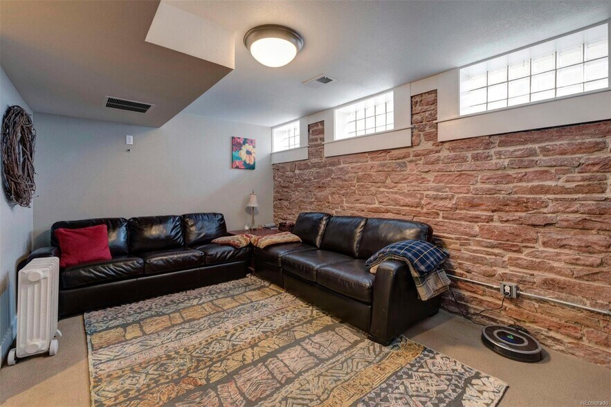 Building Photo - 920 E 24th Ave