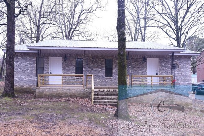 Building Photo - Move in special $500!! Beautifully renovated 1 bed / 1 bath duplex in a great neighborhood!!