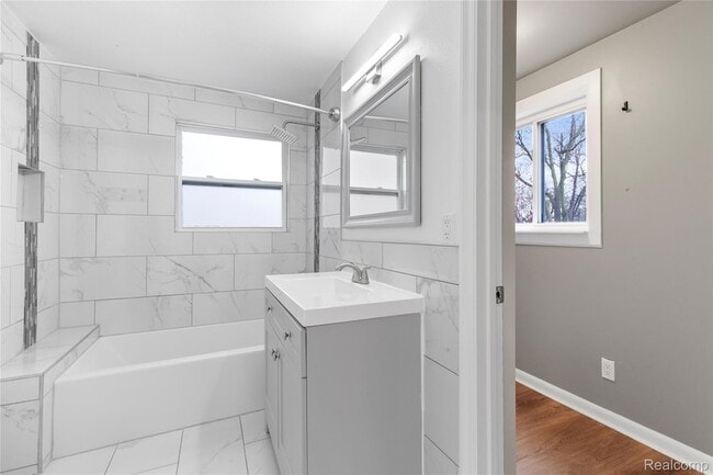 Building Photo - 22712 Clairwood St