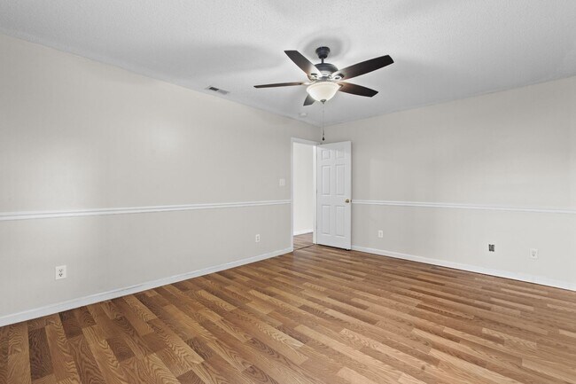 Building Photo - 206 Chokecherry S