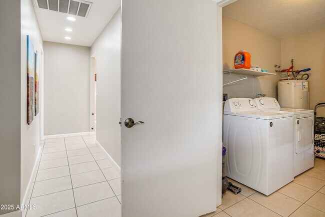 Building Photo - 9819 N 67th Dr