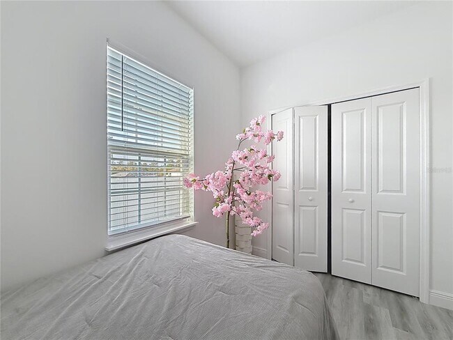 Building Photo - 16950 SW 42 Ave