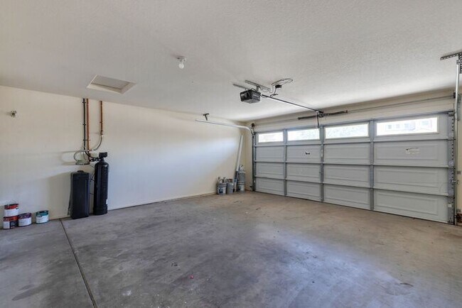 Building Photo - 740 E Mule Train Trail