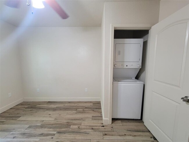 Building Photo - 5327 Avenue O