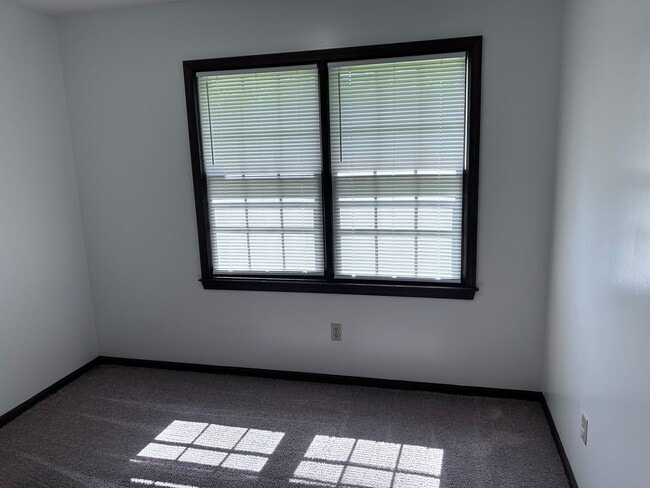 Building Photo - 1601 Cedarbrook Dr