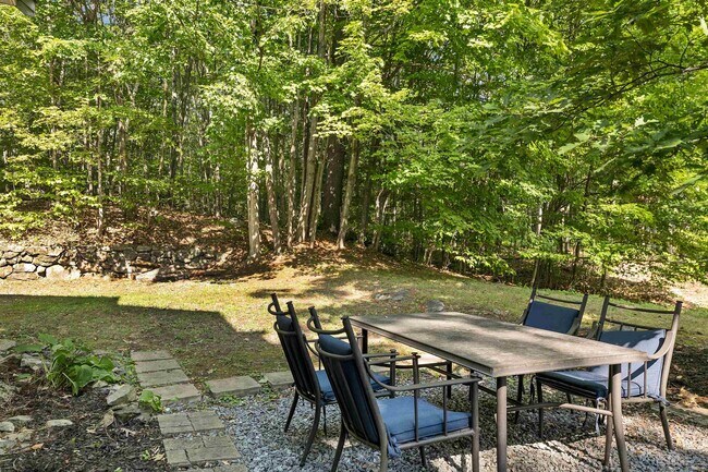 Building Photo - 172 Center St