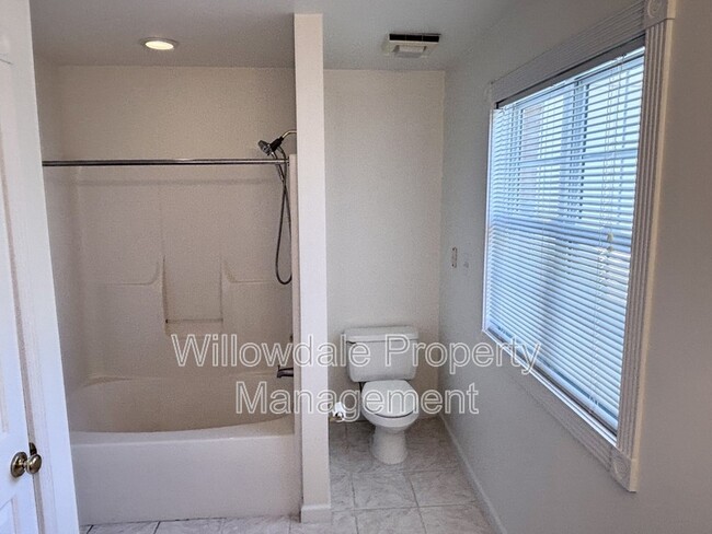 Building Photo - 138 Grande Meadow Way