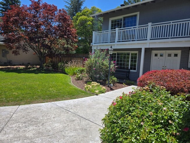 Building Photo - Stunning 4BD + Office Home with Pool in Li...
