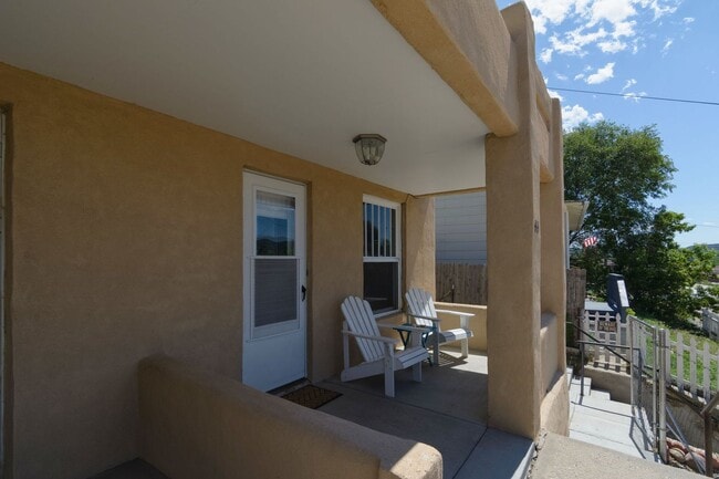 Building Photo - Charming partially furnished 1 bedroom Duplex Apartment